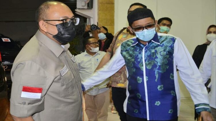 Andre Rosiade bertemu Hendri Septa di rumah dinas Wali Kota Padang.
