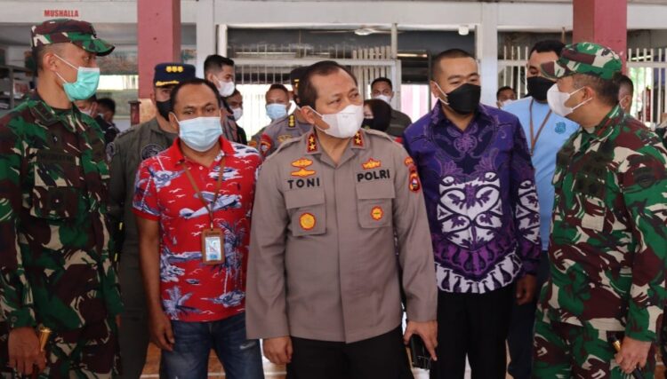 Kapolda Sumbar dan jajaran Forkopimda meninjau vaksinasi Covid-19 di Lapas Kelas II A Padang.