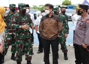 Panglima TNI, Kapolri dan Menkes Tinjau Rusun Nagrak dan Beberapa Posko PPKM Mikro di Jakarta 17 Panglima TNI, Kapolri dan Menkes Tinjau Rusun Nagrak dan Beberapa Posko PPKM Mikro di Jakarta