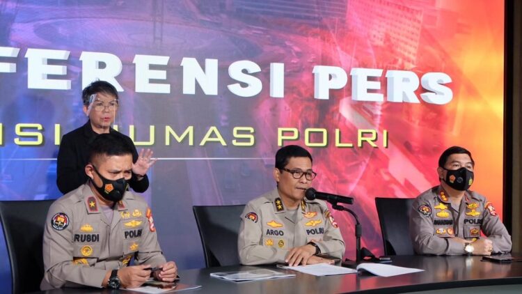 Konferensi pers Divhumas Mabes Polri.