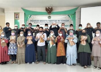 Mantap! 19 Pelaku Usaha di Agam Terima Sertifikat Halal