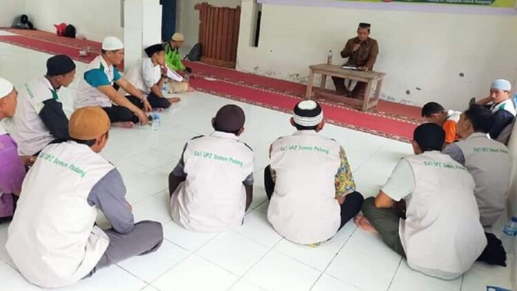 Sejumlah Da'i binaan UPZ Baznas Semen Padang di Kepulauan Mentawai mengikuti arahan dan pembinaan dari UPZ Baznas Semen Padang. Pembinaan ini rutin dilakukan sekali tiga bulan.