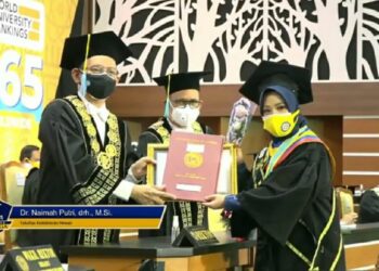 Kisah Naimah, Gadis Minang Penerima Beasiswa hingga Cumlaude di Wisuda S3 UNAIR