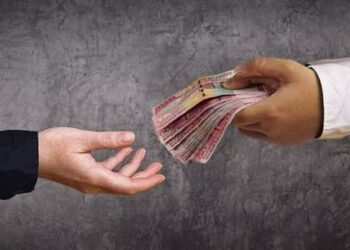 Pungli Rp10 Ribu di Aur Kuning, Tiga Juru Parkir Liar di Bukittinggi Diamankan Polisi 2 Satgas Saber Pungli Berhasil Lakukan 60.403 OTT dan Amankan Rp325 Miliar