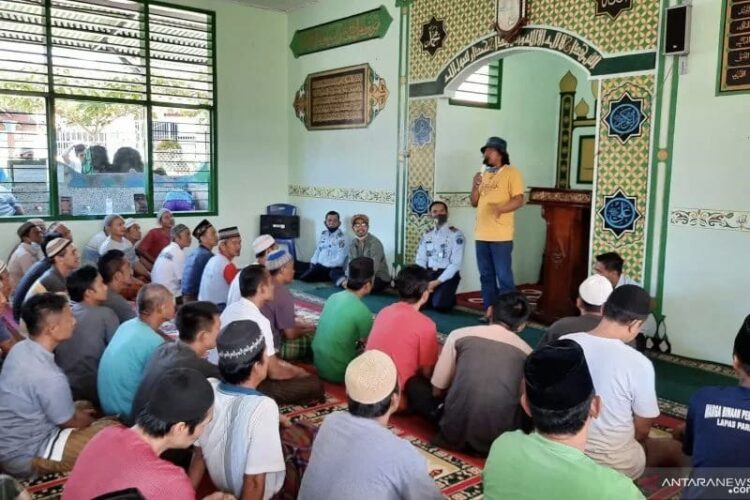 Kasus Narkoba Dominasi Warga Binaan Lapas Pariaman 1 Warga binaan Lapas Klas II B Kota Pariaman, Sumbar mengikuti sebuah kegiatan yang dilaksanakan oleh lembaga tersebut.