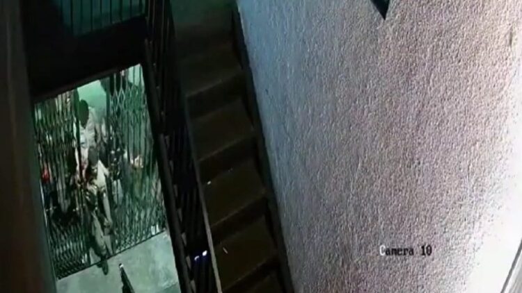 Razia yustisi di Padang yang menyasara kafe tutup.