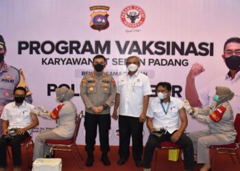 Kerja Sama dengan Polda Sumbar, PT Semen Padang Vaksin 1.200 Karyawan