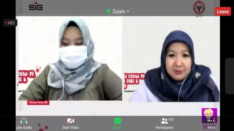 Webinar tentang vaksin yang digelar PT Semen Padang.