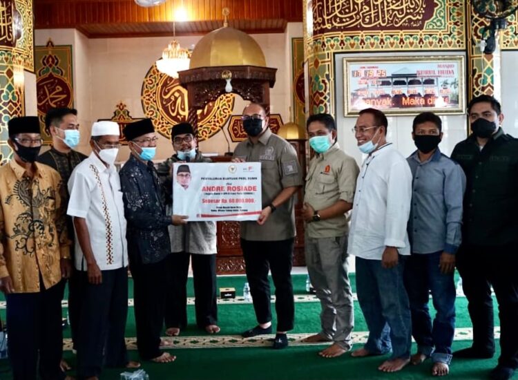Andre Rosiade Salurkan Bantuan untuk Masjid Nurul Huda Parupuk Tabing, Padang 1 Anggota DPR RI asal Sumbar Andre Rosiade menyerahkan bantuan untuk Masjid Nurul Huda, Parupuk Tabing, Kototangah.