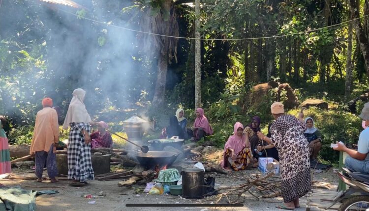 Sapi Kurban Andre Rosiade Dipotong di Mushalla Baitul Huda Kuranji 1 Pemotongan hewan kurban dari Andre Rosiade dan balanjuang di Mushalla Baitul Huda, Pasa Lalang, Kelurahan Kuranji, Kecamatan Kuranji, Kota Padang, Kamis (2/7).