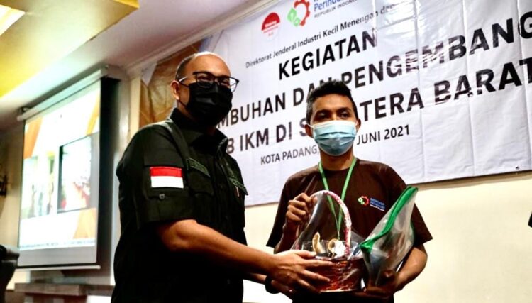 Andre Rosiade Hadirkan Pelatihan Barista dan Mekanik Roda Dua 1 Anggota DPR RI Andre Rosiade memrakarsai pelatihan keterampilan menjadi bartender dan mekanik roda dua untuk puluhan warga Kota Padang bersama Kementerian Perindustrian (Kemenperin).