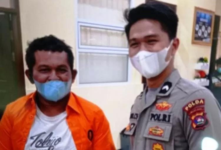 Usai Ditangkap, Izet Minta Maaf pada Korbannya dan Netizen di Mapolda Sumbar 1 Izet saat berada di Mapolda Sumbar.