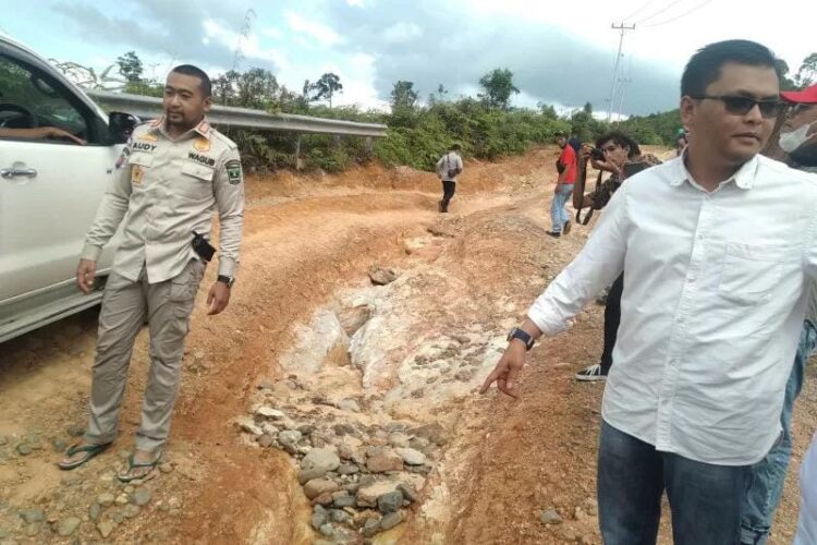Wagub Sumbar: Pembangunan Jalan Nagari Galugua Limapuluh Kota Butuh Rp520 Miliar 1 Wagub Sumbar Audy Joinaldy meninjau Nagari Galugua, Limapuluh Kota.