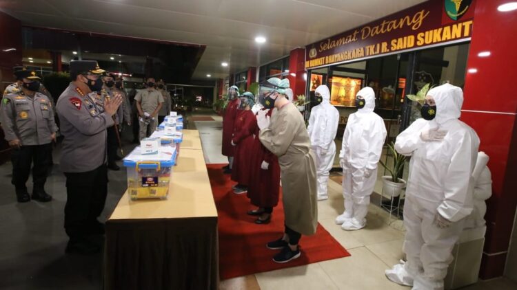 Kapolri cek layanan di rumah sakit.