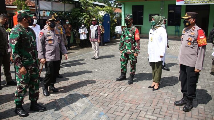 Kapolri dan Panglima TNI ke tempat isolasi mandiri Covid-19 di Jatim.