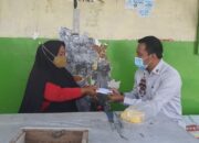 Sepi karena PPKM Darurat, Perempuan Penjaga WC Umum Diberi Amplop oleh Lurah Purus