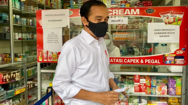 Presiden Blusukan Cek Ketersediaan Obat di Apotek 1 Presiden Jokowi cek ketersediaan obat di sejumlah apotek.