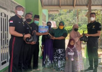 Rutan Kelas II B Padang Berbagi Daging Kurban untuk Masyarakat Tak Mampu