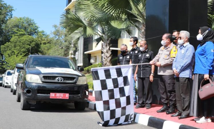 Bantu Warga selama PPKM, Jaringan Pemred Sumbar Bagikan 1.000 Paket Sembako 1 Lepas 1.000 Paket Sembako Bhakti JPS, Kapolda Ingatkan Jaga Prokes