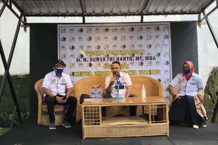 Alumni Fakultas Teknik Usung STH jadi Ketua Alumni Unand 1 DPP Keluarga Alumni Fakultas Teknik Universitas Andalas (KATUA) mengusung Surya Tri Harto (STH) sebagai calon Ketua Umum IKA Unand, dalam pemilihan yang akan nanti dilaksanakan pada Agustus 2021.