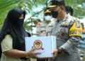 Polisi Peduli, Polda Sumbar Salurkan Sembako pada Masyarakat terdampak PPKM Darurat