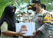 Polisi Peduli, Polda Sumbar Salurkan Sembako pada Masyarakat terdampak PPKM Darurat