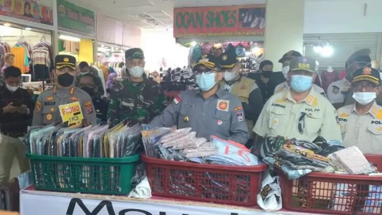 Wali Kota Padang Hendra Septa sidak PPKM hari pertama.