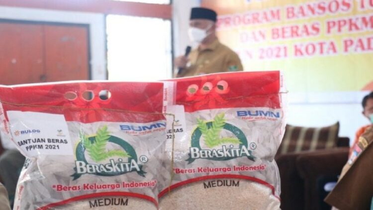 Bantuan beras dari Pemprov Sumbar.