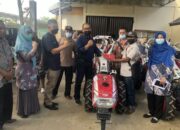 Anggota DPRD Sumbar dari Fraksi Gerindra Salurkan 17 Traktor ke Kelompok Tani