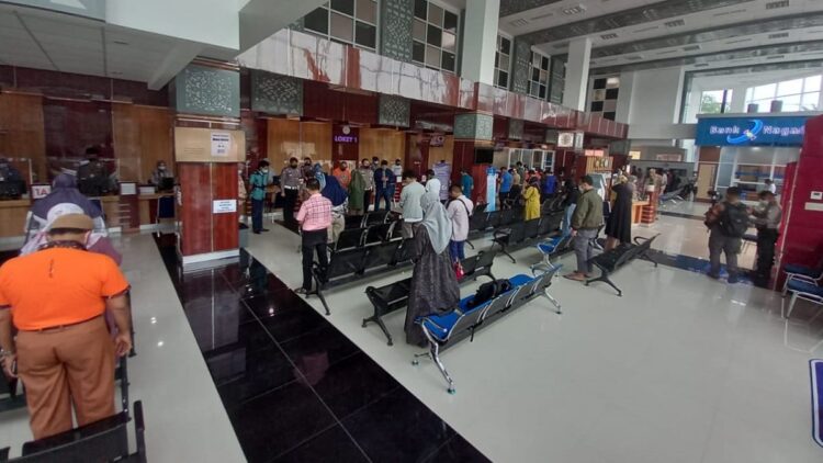 Doakan Korban Covid-19, Samsat Padang Gelar Gerakan Hening Cipta Serentak 1 Gerakan hening cipta serentak yang digelar Samsat Padang.