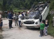 Minibus Terbalik di Matur Agam, Sopir dan Tujuh Penumpang Berdarah-darah
