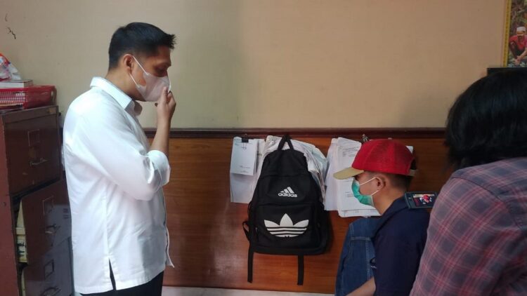 Muncikari dalam aksi prostitusi online pasangan gay diamankan polisi.