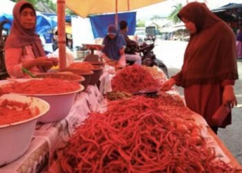 Pedagang cabai keriting di Kabupaten Agam.