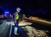 Ada Tumpahan Solar di Bukik Lampu, Polisi Tebar Serbuk Kayu