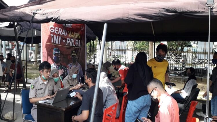 Posko vaksin presisi Polda Sumbar.