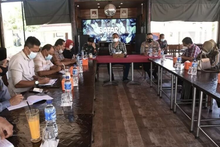 Kasus Covid-19 melonjak tajam Pemko Pariaman terapkan PPKM Darurat 1 Rapat persiapan penerapan PPKM Darurat di Kota Pariaman, Sumbar.