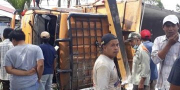 Rem Blong, Truk Terguling di Pendakian Panyalaian, Jalur Bukittinggi-Padang Macet 8 Rem Blong, Truk Terguling di Pendakian Panyalaian, Jalur Bukittinggi-Padang Macet