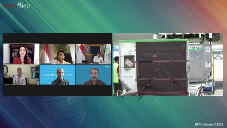 Keterangan Pers menyambut kedatangan vaksin COVID-19 Moderna, Minggu (11/07/2021) secara virtual. (Sumber: Tangkapan Layar YouTube Sekretariat Presiden)