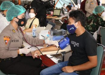 Panglima TNI dan Kapolri Tinjau Vaksinasi di Pesantren Minhaajurrosyidiin Jaktim