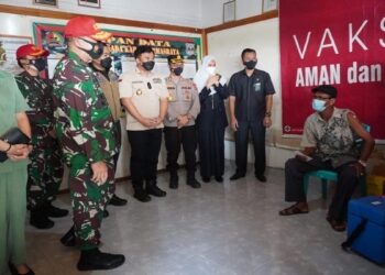 Diikuti Ribuan Warga, Danrem 032 Kagum dengan Serbuan Vaksin di Dharmasraya