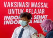 Terutama Daerah dengan Tingkat Penularan Tinggi, Presiden Instruksikan Vaksinasi Pelajar Dimasifkan