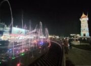 Taman Jam Gadang kembali Dibuka, Warga dan Wisatawan Tampak Antusias