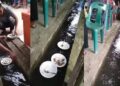 Waduh! Habis Makan di Hajatan Ini Cuci Piringnya di Selokan