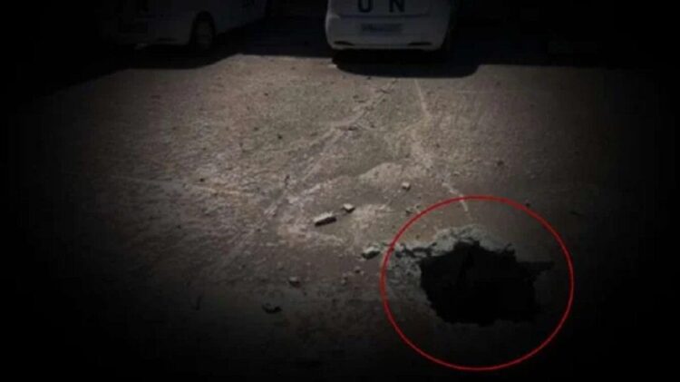 Lubang menganga di dekat sekolah UNRWA Palestina. (net)