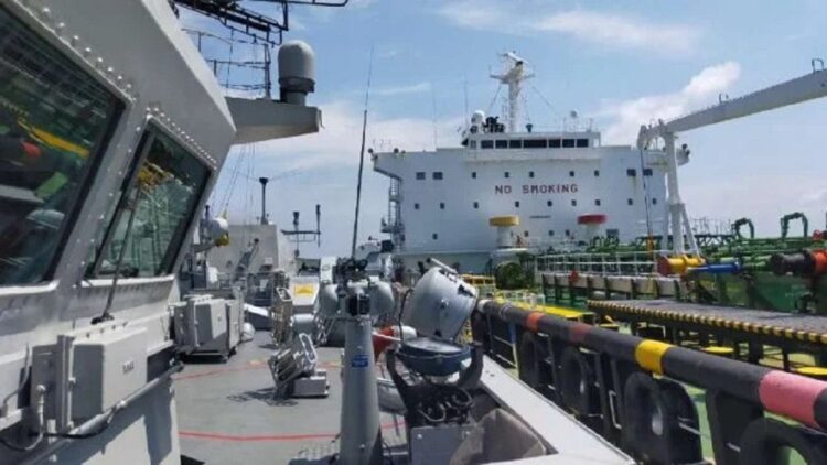 Kapal perang TNI AL kawal kapal tanker buronan Pemerintah Kamboja.  (Pen. Koarmada I)