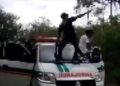 Sedang KKN, Mahasiswa Ini Malah Joget-joget di Atas Ambulans