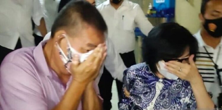 Ruwetnya Proses Pencairan Uang Rp 2 Triliun, Anak Akidi Tio Disebut Tertipu Calo 1 Anak Akidi Tio, Heriyanto menutup mukanya dari kamera wartawan. (ANTARA)