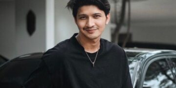 Pakai Kalung Salib, Agama Aditya Zoni Dipertanyakan