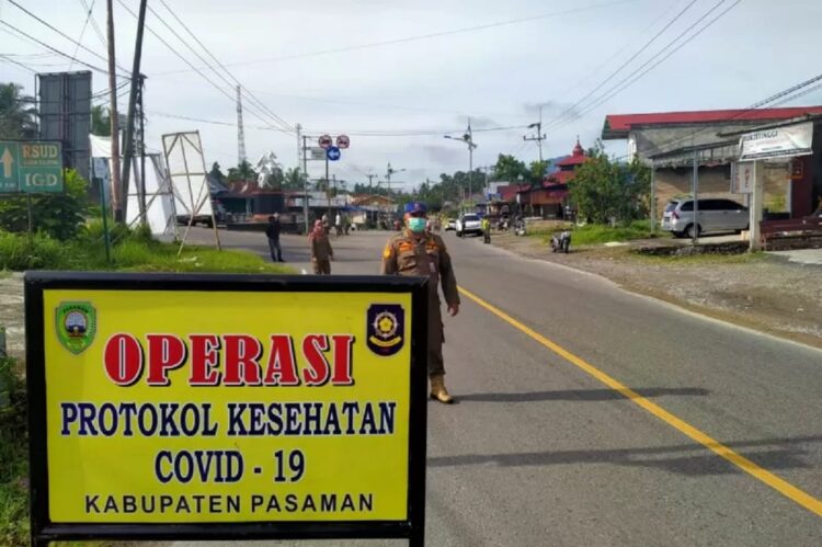Januari-Juli 2021, Terjadi 14.898 Kasus Pelanggaran Prokes di Pasaman 1 Tim gabungan operasi yustisi Kabupaten Pasaman saat melakukan operasi yustisi di Kecamatan Panti. (Antara/HO-Satpol PP Pasaman)
