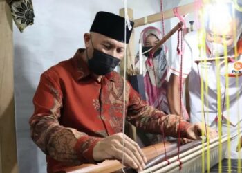 Modifikasi Alat Tenun Tingkatkan Produksi Songket Pandai Sikek 8 Modifikasi Alat Tenun Tingkatkan Produksi Songket Pandai Sikek